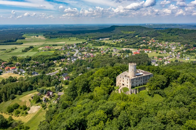 Widok na wieżę Zamku Lipowiec i panorama Wygiełzowa. Fot. S. Urbaniak